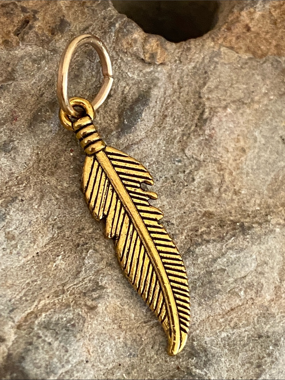 5/$10❤️❤️❤️NEW Feather Charm Pendant